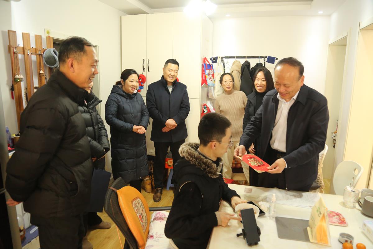 华体会（中国）纪委书记张兴林开展送温暖