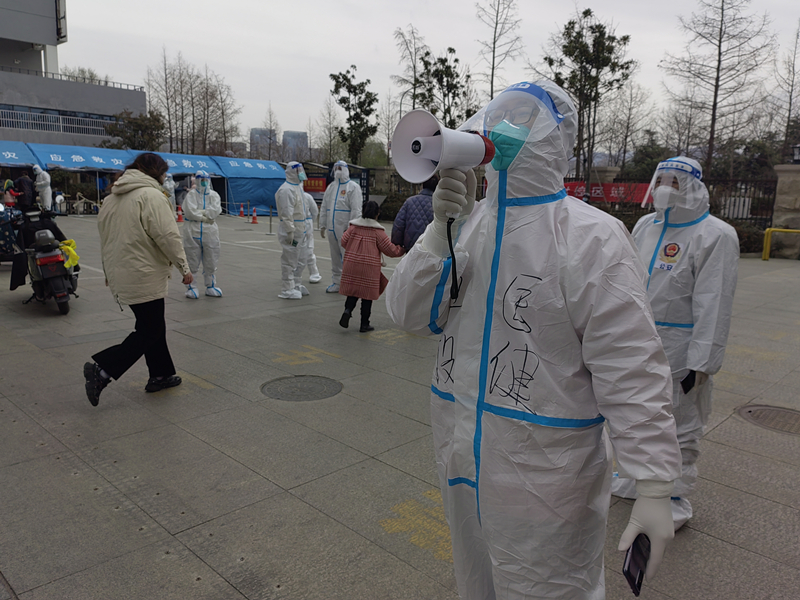 疫情战役中的逆行者2.jpg